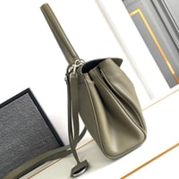 شنطة بالنسياغا حجم متوسط ماستر شامل الملحقات