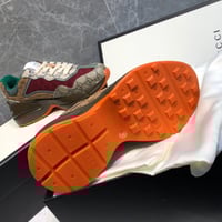 حذاء قوتشي رجالي / نسائي ماستر مع العلبة