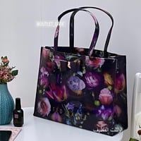 تيد بيكر كبير عرضي