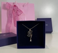 قلادة swan روز قولد