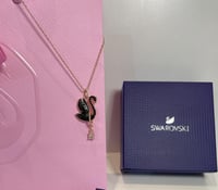 قلادة swan روز قولد