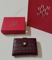 محفظة كارولينا هيريرا