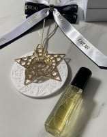 تعليقة ديور مع العطر