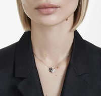 قلادة swan سوارفسكي