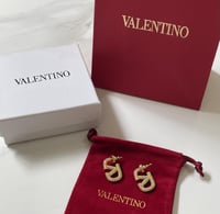 اقراط فالنتينو ذهبي