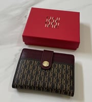 محفظة كارولينا هيريرا