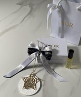 تعليقة ديور مع العطر