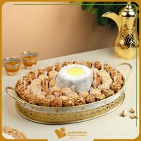 تمريات المكسرات والسمسم مع الشعثة - صينية ذهبية