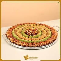 تمر سكري ومجدول محشي مشكل - صينية معدنية