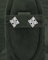 طقم زركون ناعم متألق بحبات الزركون بتصميم هندسي