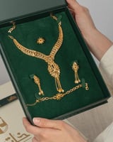 طقم نسائي مميز 5 قطع بلمعة الذهب الفاخرة