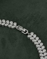 طقم مجوهرات فضية تصميم مميز مزين بفصوص الزركون