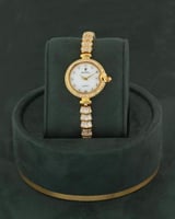 طقم نسائي فاخر ساعة ذهبية مع سلسال و حلق مرصعات با...