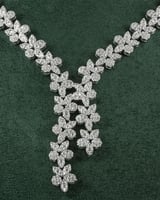 وردة الياسمين -طقم نسائي فضي مزدان بالزركون 5 قطع...