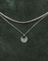 طقم سلسال وحلق مزين بالزركون تصميم فضي