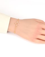 اسوارة النجمة الذهبية تصميم جذاب ببريق الألماس