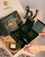 تطقيمات ذهبية جاهزة من 6 قطع مرصعة بالزركون