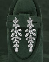 طقم مجوهرات نسائية بتصميم عنقودي من الزركون