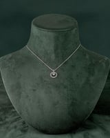 سلسال فضي نسائي دائري مزين بحبة زكرون ماسية