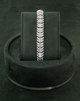 طقم فضي تصميم عصري بلمعة الألماس