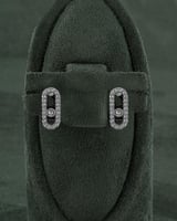 طقم سلسال مع حلق شوكر مزين بالزركون تصميم فضي