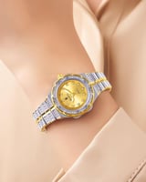 ساعة يد نسائية بإطار من الزركون اللامع مينا ذهبي