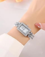 ساعة نسائية انيقة للمعصم تصميم ناعم ورقيق