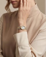 ساعة خاتون النسائية تصميم بيضاوي عصري لون فضي ذهبي