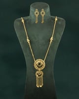 طقم ذهبي مكون من سلسال وحلق تصميم دائري ناعم