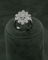 طقم زركون فضي بتصميم متألق بالزركون الابيض