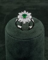 طقم مجوهرات للمناسبات يتألق بالزركون الأخضر