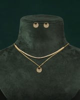 طقم شوكر مع ساعة تصميم ذهبي مرصع بفصوص الزركون