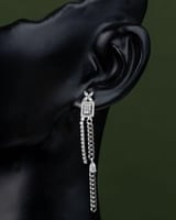 حلق نسائي فضي بتصميم زركوني أنيق يتألق بلمعة الألم...