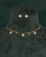 سلسال شوكر بلمعة الذهب وأقراط موردة مرصعة بالزركون