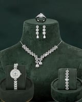 هدية راقية طقم مع ساعة مرصعة بالزركون