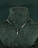 سلسال ناعم مميز بفصوص الزركون على شكل حلقات متشابك...