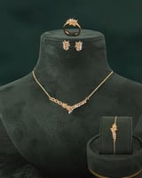 طقم زركون نسائي ذهبي بحبات الزركون