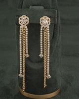 حلق فاخر لون ذهبي بلمعة الألماس