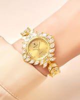 ساعة يد للنساء تصميم ناعم مزينة بالزركون مينا ذهبي