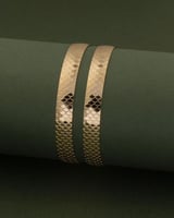 بناجر ذهبية عريضة بلمعة الذهب \ 2 حبة