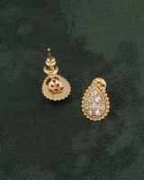 أقراط الماسية بتصميم الباجيت الذهبي للنساء