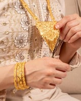 طقم مجوهرات مع 3 بناجر مطلي ذهب عيار 24 للهدايا