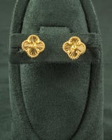 طقم مجوهرات بتصميم عالمي وردة ذهبية صغيرة