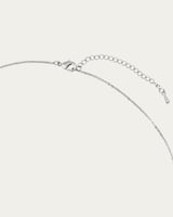 سلسال ناعم بتصميم فضي وستايل عصري للنساء