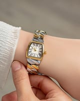 ساعة نسائية ناعمة تصميم انيق لون فضي ذهبي