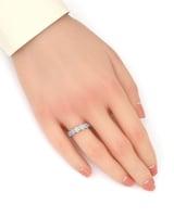 خاتم نسائي فضي مرصع بالزركون يزدان بلمعة الألماس