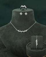 طقم زركون ناعم متألق بحبات الزركون بتصميم هندسي