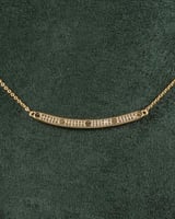 سلسال ناعم للنساء تصميم انسيابي لون ذهبي