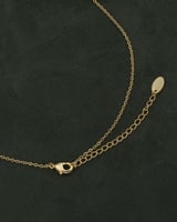 طقم نسائي فاخر ساعة ذهبية مع سلسال و حلق مرصعات با...