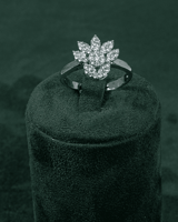 طقم زركون فضي مدلى بقلائد بيضاوية بلمعة الألماس